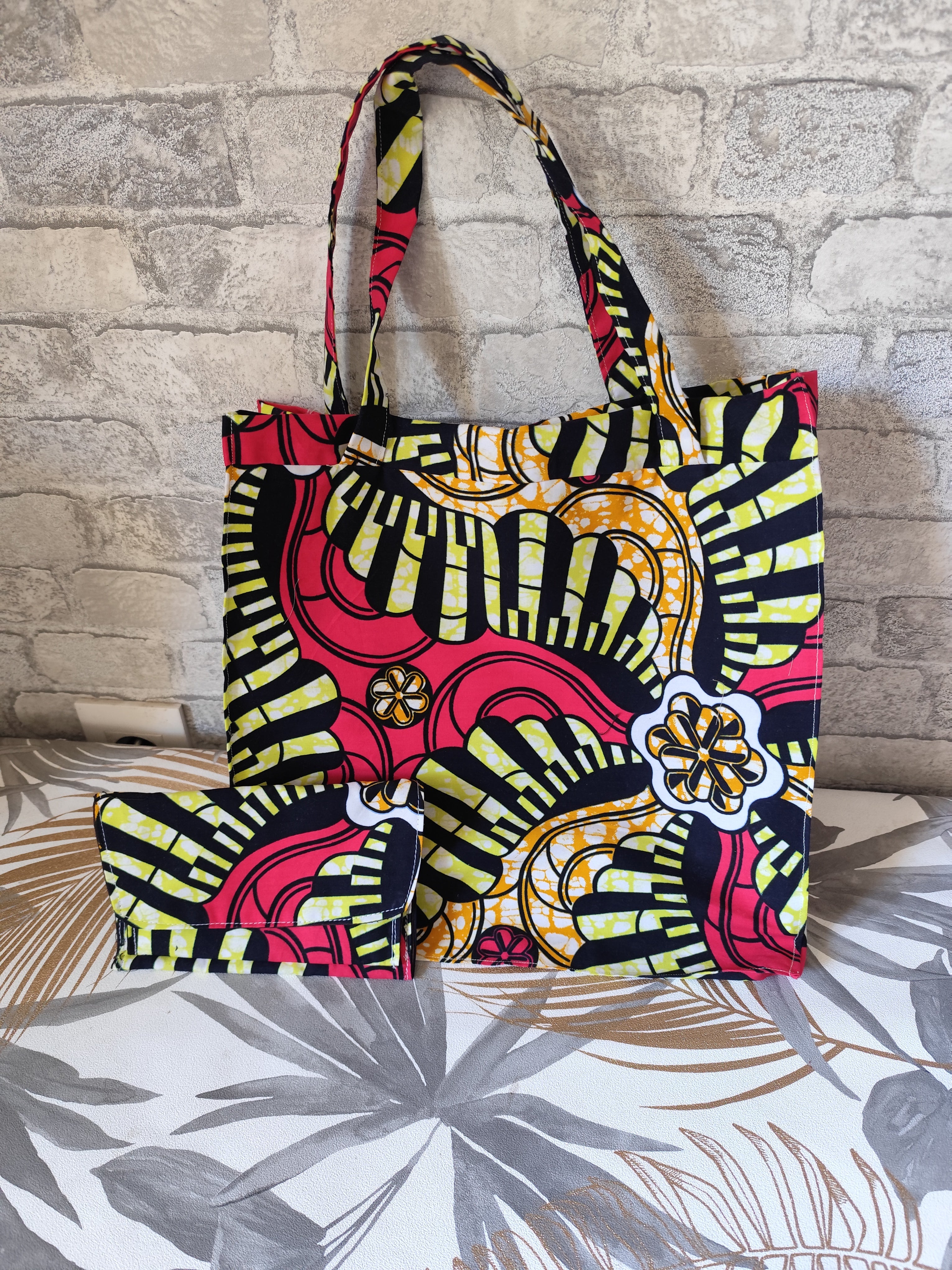 Blume. Totebag et mini portefeuille cousu main – pièces uniques.